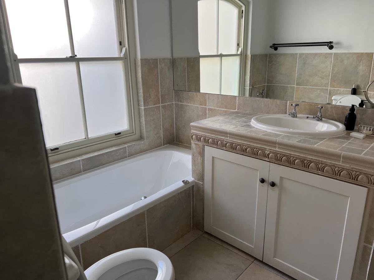 Constantia Valley Lodge Cape Town Bagian luar foto